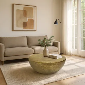 Table basse ronde de luxe au design côtier, base en fer doré, table d'appoint compacte et moderne en métal pour salon, installation sur plateau. - Product Image 3