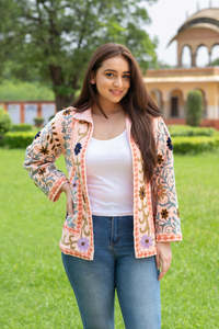 Chaqueta Larga Floral Bordada Suzani al por Mayor para Mujer, Hecha a Mano por Artesanos Indios, Mangas Largas, Prenda Étnica de Moda - Product Image 6