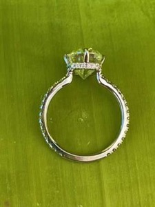 Bague de fiançailles élégante en moissanite taille coussin glacée allongée de 3,5 carats en or massif, la meilleure bague de fiançailles vintage - Product Image 1