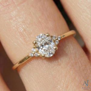 Anillo de compromiso clásico chapado en oro rosa con moissanita de corte ovalado, engaste de púas, brillante, para mujer, ideal para bodas. - Product Image 1