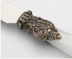 Couteau à gâteau avec manche en résine de style vintage, élégant outil de découpe de gâteau pour les repas en famille ou les salons de thé, les cafés ou les petites traiteurs. - Product Image 3