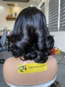 Perruque de cheveux humains vietnamiens avec fermeture de dentelle de vague de courte longueur matière première modèle de corps de cheveux vierges Remy vendeur naturel - Product Image 4