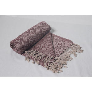 Elegante Bufanda de Jacquard de Algodón de Longitud Media para Mujer, Diseño Floral de Alta Calidad, Duradera, Secado Rápido, Izzu International - Product Image 3