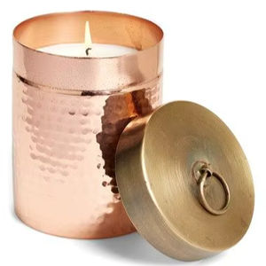 เชิงเทียนโลหะขัดเงาหรูหราสำหรับคอลเลกชันอุปกรณ์ตกแต่งบ้านที่หรูหราเน้นเสียงและให้ความอบอุ่น - Product Image 1