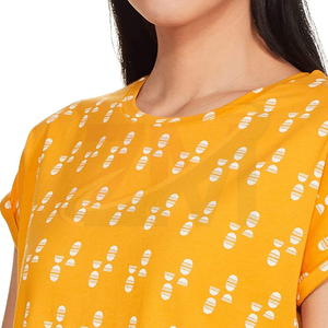 Camiseta de Manga Corta con Cuello Redondo y Estampado Geométrico Amarillo para Mujer, Informal, de Primavera/Verano, Tejida en Algodón Transpirable, Corte Regular - Product Image 3