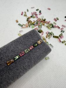 Lot de tourmalines naturelles multicolores taille baguette 6x3-4x2mm 32,50 carats, provenance Mines Africaines, pour la création de bijoux sur mesure, extraies de la Terre, Zehra - Product Image 3