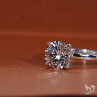 Bague de fiançailles solitaire en diamant de laboratoire rond de 2 carats certifié IGI en or blanc 18 carats