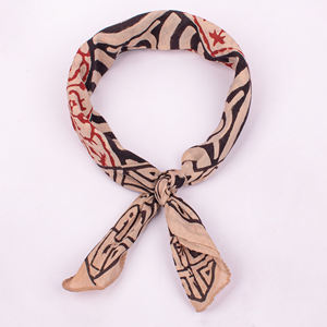 Foulard carré en coton écologique, style Bagaru, imprimé à la main, bandana unisexe respirant, à nouer autour du cou ou sur la tête - Product Image 5