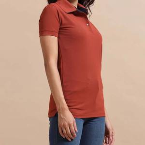 เสื้อโปโลแขนสั้นสีแดงสนิมสำหรับผู้หญิง สีพื้น ดีไซน์กระดุมแบบลำลอง ทรงปกติ - Product Image 3