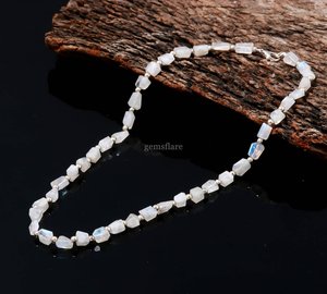 สร้อยคอประดับเม็ดมูนสโตนทรงเหลี่ยมหลากสีธรรมชาติ ทำด้วยมือ สร้อยคอพลอยมูนสโตนสุดหรู สร้อยคอประจำเดือนเกิดมิถุนายน - Product Image 4