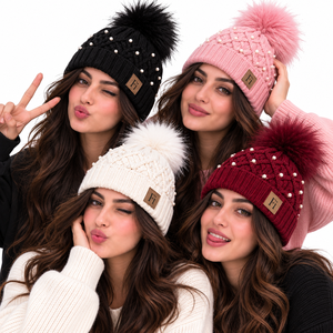 Gorros de Punto con Pompón de Piel Sintética para Mujer, con Logotipo Personalizado de Alta Calidad, Decoración de Perlas, Gorro de Invierno de Moda, Proveedor Mayorista - Product Image 3
