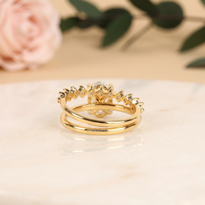 Bague de fiançailles en moissanite taille ovale avec sertissage à griffes en argent sterling plaqué or, alliance empilable pour femme - Product Image 2