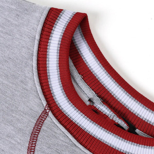 เสื้อสเวตเชิ้ต Morehouse Heather Grey Pocket Crewneck รุ่น Unisex สีเทา คอกลม มีแถบสีแดงขาว ทรงโอเวอร์ไซส์ มีกระเป๋าเสื้อ สไตล์ลำลอง - Product Image 4