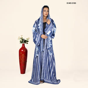 Tissu en mousseline de soie léger fabriqué en Inde pour robes et robes de soirée pour femmes, disponible à la vente - Product Image 1