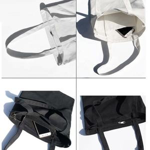 Sac à bandoulière minimaliste en toile de coton, durable et écologique, idéal pour le bricolage et les événements promotionnels - Product Image 4
