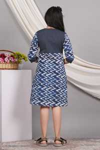 Robe trapèze en coton à imprimé chevron et broderies Kantha pour enfants, tenue traditionnelle ethnique décontractée pour fêtes, vêtements confortables pour filles - Product Image 3