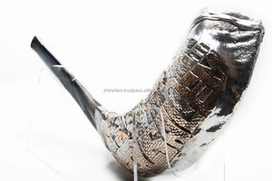 Trompeta Vikinga de Cuerno de Toro con Detalles en Latón, Hecha a Mano, Estilo Animal, Impermeable, Cuerno Medieval para Festivales y Llamadas de Batalla - Product Image 4