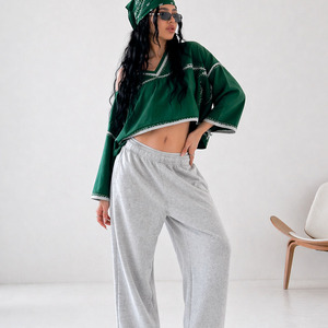 เสื้อยืดสตรีทแวร์สุดฮิตประดับเพชรเทียมสไตล์ Y2K ลายกราฟิก คอวี ขายส่ง เสื้อเจอร์ซีย์อเมริกันฟุตบอลแบบ OEM - Product Image 6
