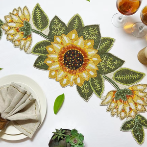 Chemin de table brodé de perles pour tables de salle à manger, chemin de table perlé artisanal et artistique avec broderie - Product Image 1