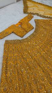 Lehenga Choli, Traje Tradicional Indio para Bodas, Bellamente Diseñado con Lentejuelas para Ocasiones Especiales, Atuendo Elegante para Mujer - Product Image 4