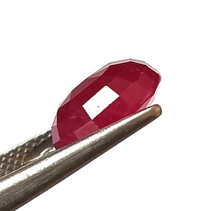 Pierre précieuse naturelle en rubis africain de 5,60 carats, taille ovale, facettée, non montée - Product Image 5