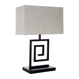 Lampe de table en métal en spirale Labyrinth avec abat-jour en lin à cadre ouvert géométrique, base robuste, éclairage d'ambiance élégant - Product Image 3