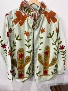 Veste Suzani en velours beige clair pour femme, brodée à la main, motif floral cactus, style bohème ethnique, vêtement d'extérieur de créateur, hiver, vente en gros - Product Image 3