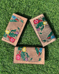 Nuevas carteras plegables de cuero hechas a mano reales, carteras diseñadas para mujeres, carteras elegantes únicas de cuero con herramientas de Venta caliente - Product Image 3