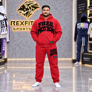 Conjunto de chándal de chenilla roja con apliques y cremallera completa para hombre, sudadera con capucha de forro polar grueso y pantalones jogger con puños, informal, de invierno, con etiqueta personalizada - Product Image 1