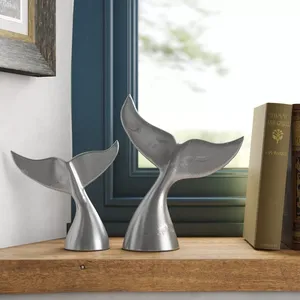 Juego de Dos Esculturas Metálicas de Cola de Ballena Plateadas, Decoración de Mesa de Lujo Estilo Costero para Sala de Estar, Oficina y Casa de Playa - Product Image 1
