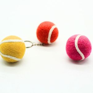 Porte-clés en feutre fait main en forme de balle de tennis, breloque pour sac de sport - Product Image 5