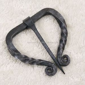 Viking Carved Twisted Brooch for <b>Women</b> Men <b>Cloak</b> Shawl Buckle Clasp Pin Clothing Accessories - Product Image 4