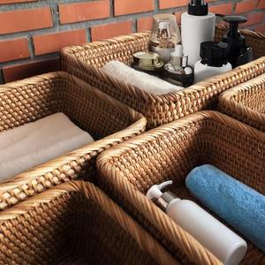 Panier de rangement rectangulaire en rotin tressé, organisateur à ouverture supérieure, idéal pour la salle de bain, le comptoir de vanité et la chambre à coucher, fabriqué en Inde - Product Image 5