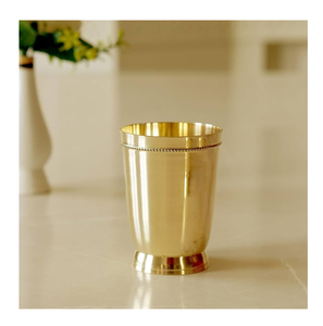 Verre à shot en laiton de qualité supérieure avec finition dorée pour la maison, idéal pour le vin, les jus ou l'eau, passe au lave-vaisselle, à prix avantageux. - Product Image 3