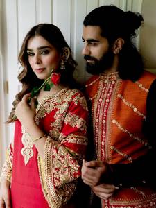 Ensemble prêt-à-porter en faux georgette avec broderie Zari et travail de sequins, comprenant un haut, un pantalon palazzo et un dupatta. - Product Image 4