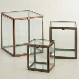 Boîte à bijoux élégante rectangulaire en laiton et verre avec cadre doré et couvercle transparent pour le rangement et la présentation, organiseur de bijoux, boîte en verre - Product Image 3