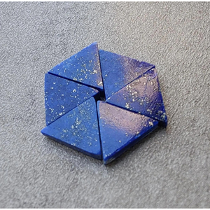 Cabochon en Lapis Lazuli Naturel Forme Triangulaire, Pierre Précieuse Calibrée à Dos Plat, pour la Fabrication de Bijoux - Product Image 1
