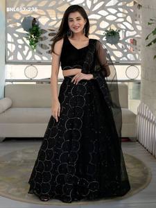 Conjunto de Lehenga-Choli y Dupatta de Organza Pesada con Lentejuelas y Bordado de Hilo para Fiestas, Moda Femenina, Compra en Línea en India - Product Image 2