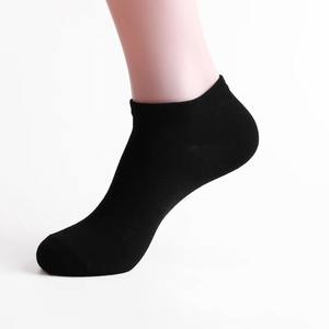 Chaussettes de course tricotées pour femme, longueur cheville, antibactériennes, anti-transpiration, couleur unie, logo sur le bord et le dessous, collection automne - Product Image 3