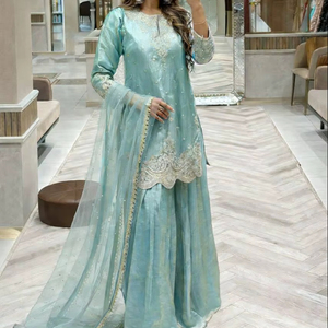 Conjunto de Palazzo y Dupatta de Diseño Indio, Traje Indio para Mujer, Disponible a un Precio Accesible - Product Image 1