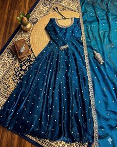 Elegante Conjunto de Vestido de Seda Fandy Space con Dupatta y Forro Interior de Crepé Suave, Estilo Tradicional para Ocasiones Especiales - Product Image 5