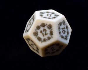 Cubes de jeu classiques faits à la main en os, finition lisse, design numéroté vintage, cadeau de table - Product Image 2