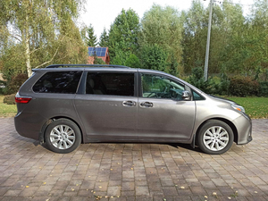 New 2024 Toyo ta Sien na Hy brid 2.5L LE 4Cylinder 186hp engine 182kw(247hp) Automatic Transmission 7Seater FWD left <b>hand</b> - Product Image 3