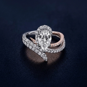 Anillo de Compromiso Solitario con Halo de Diamantes Cultivados en Laboratorio en Oro de Dos Tonos de 14K, Corte Pera, con Acentos de Micro Pavé, Estilo Minimalista, Certificado IGI, Marca RAAMAA - Product Image 1