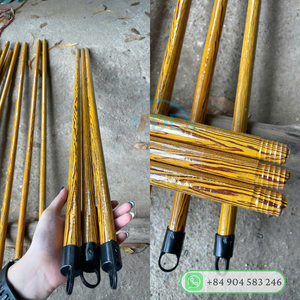Manche de balai en bois revêtu de PVC Couleur bois d'eucalyptus avec câble et bâton Escoba Balai fantaisie Producteur de main - Product Image 1