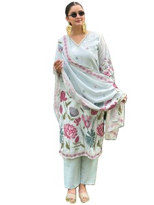 Ensemble Kurta pour femmes, bleu ciel, imprimé numérique, avec détails faits main au niveau du col, avec dupatta, en soie mousseline droite, style indien pakistanais - Product Image 2