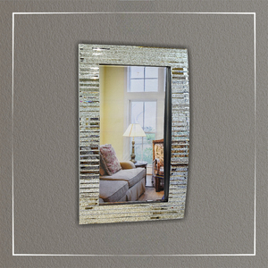 Ce miroir mural exquis est une véritable pièce d'exception alliant un design moderne avec une touche d'élégance classique. - Product Image 5