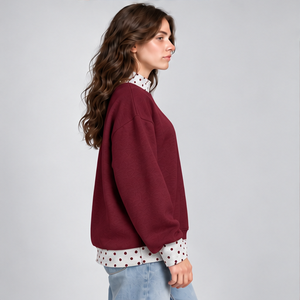 Sudadera de cuello alto color borgoña para mujer con ribete de lunares blancos y gráfico universitario, manga larga, hombros caídos, estilo pullover, personalizada - Product Image 3