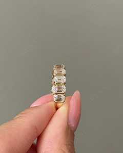 Bague demi-éternité en diamant émeraude de laboratoire de 3,50 carats, sertie de diamants émeraude, alliance de mariage certifiée IGI - Product Image 6