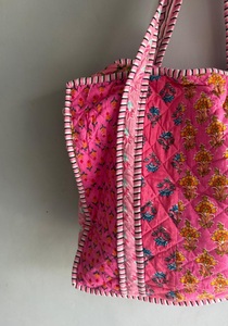 Bolso tote de hombro acolchado de algodón rosa con estampado floral, bolso de fin de semana con cierre de cremallera para viajes, compras, playa, regalo para ella - Product Image 2
